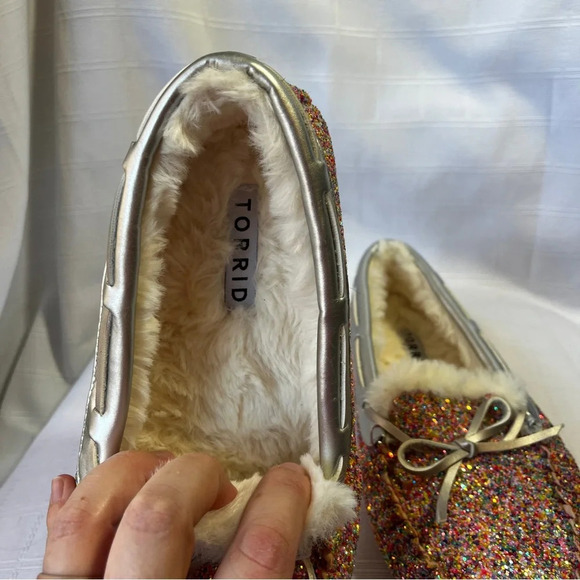 Torrid Moccasin Sparkle Faux Fur Slippers NWOT  Size 7 WW Fairy Barbiecore - Picture 7 of 13